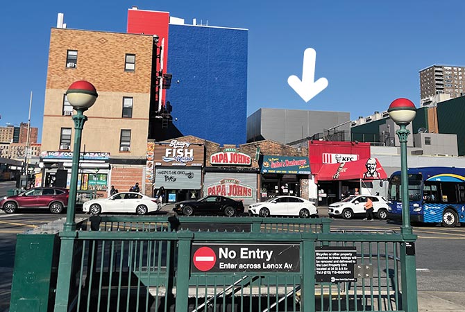 Enlargeable image of high-tech art storage located in New York City