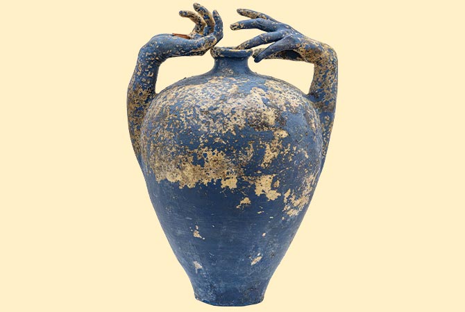 Enlargeable image of a vase with arms