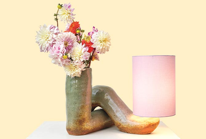 Enlargeable image of a flower vase that is also a lamp
