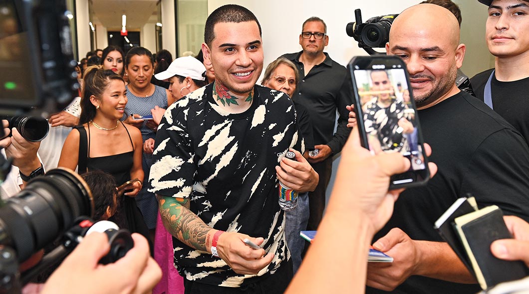 Photo of a famous Instagram artist walking through a crowd