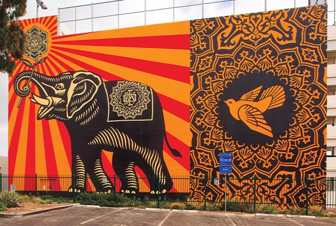 Enlargeable mural of an elephant and a bird